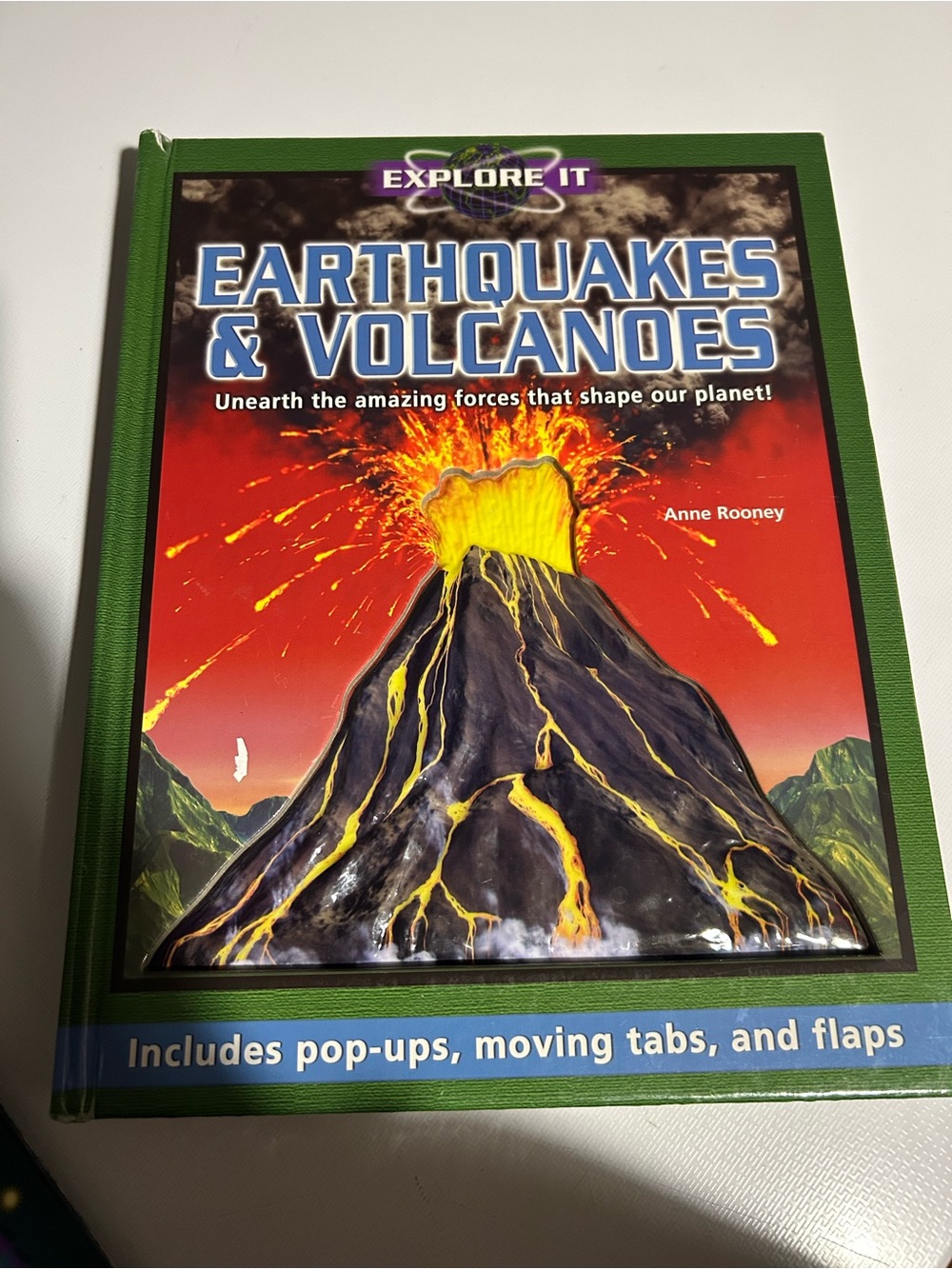 Explore It Earthquakes & Volcanoes Pop Up Book